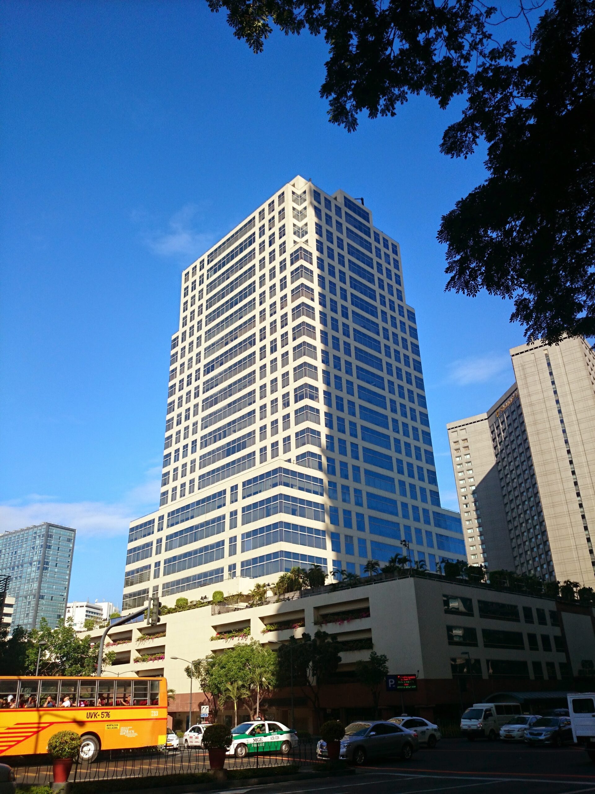 6750 Building along Ayala Avenue in Makati